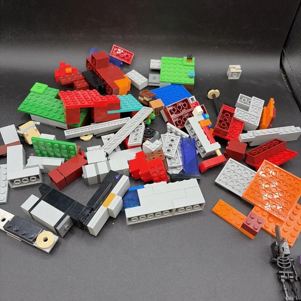 LEGO Minecraft The Ruined Portal (21172) Missing some pieces and box